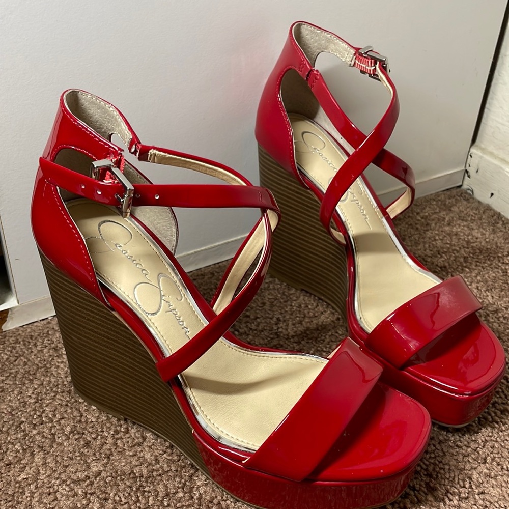 Red strap wedges